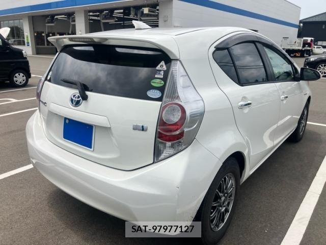 Toyota AQUA 2012-03 8313027-2