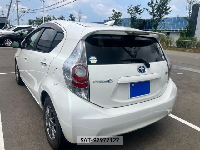 Toyota AQUA 2012-03 8313027-3