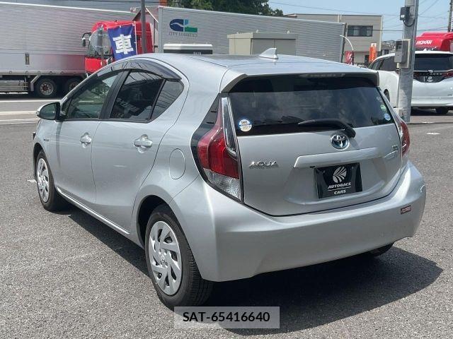Toyota AQUA 2016-03 8312999-10
