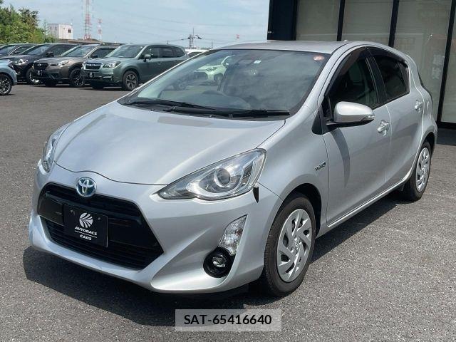 Toyota AQUA 2016-03 8312999-12