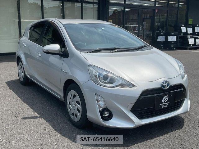 Toyota AQUA 2016-03 8312999-6