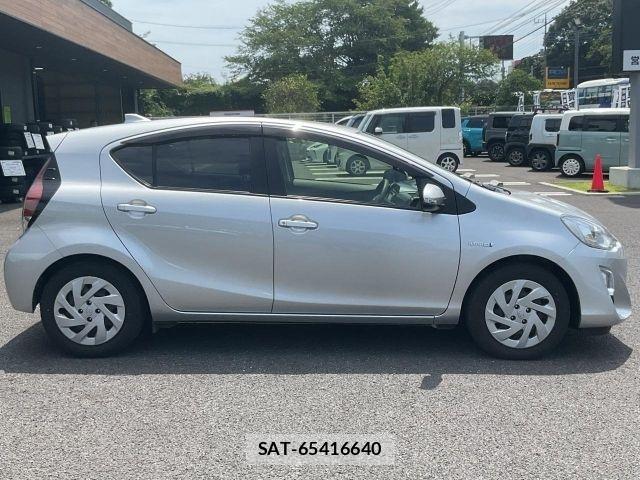 Toyota AQUA 2016-03 8312999-7