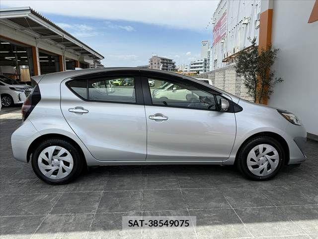 Toyota AQUA 2021-07 8312993-11