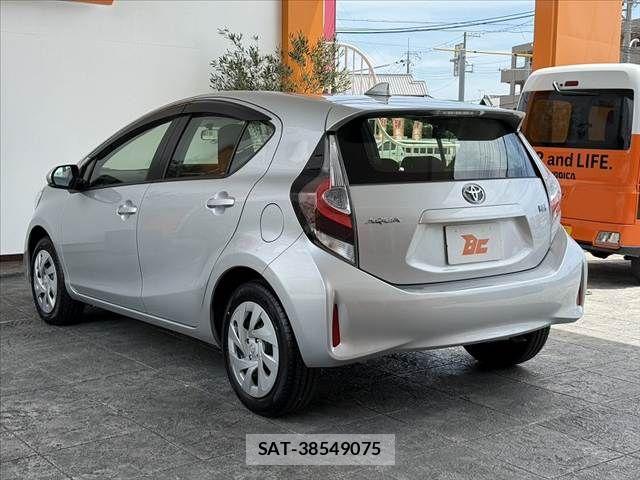 Toyota AQUA 2021-07 8312993-12