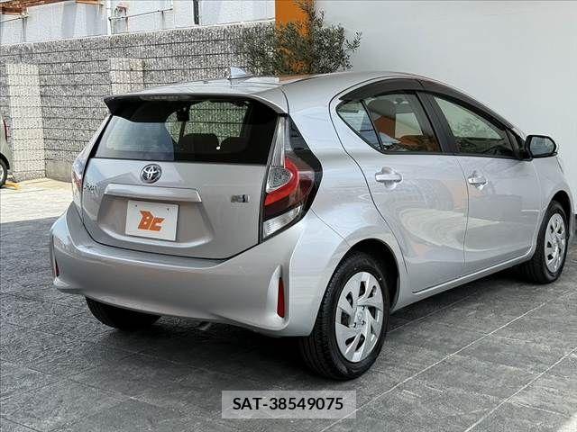 Toyota AQUA 2021-07 8312993-14