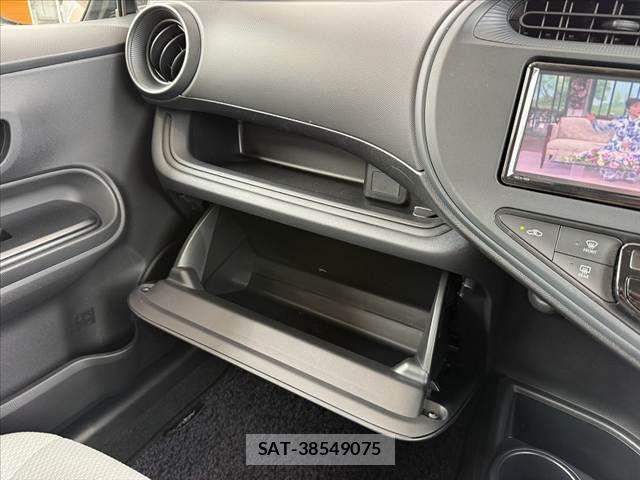 Toyota AQUA 2021-07 8312993-25