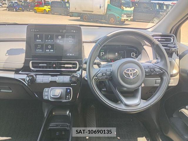 Toyota AQUA 2022-07 8312963-1