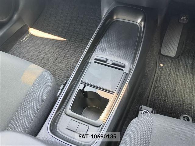 Toyota AQUA 2022-07 8312963-26