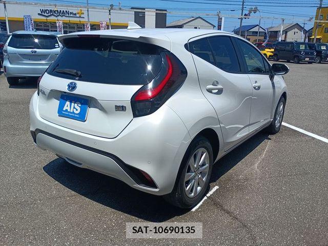 Toyota AQUA 2022-07 8312963-2