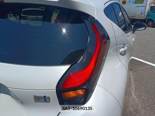 Toyota AQUA 2022-07 8312963-6