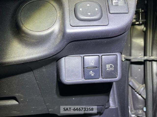 Toyota AQUA 2017-08 8313021-19
