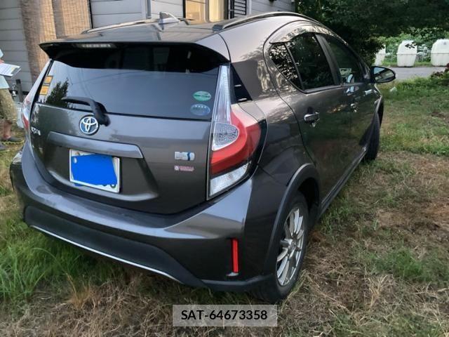 Toyota AQUA 2017-08 8313021-4