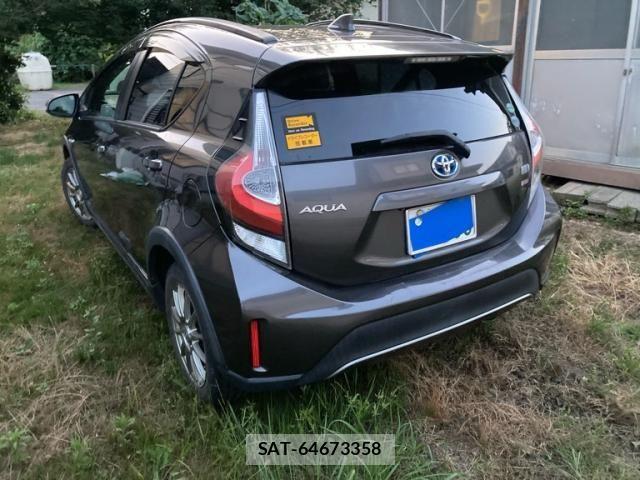 Toyota AQUA 2017-08 8313021-5