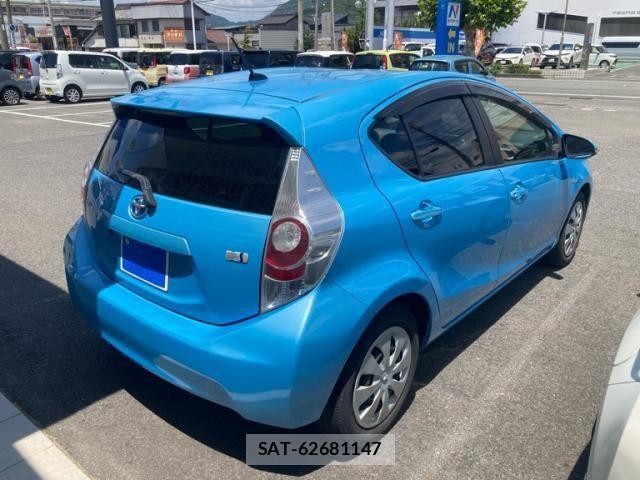 Toyota AQUA 2013-07 8313037-3