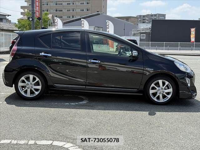 Toyota AQUA 2015-09 8313004-11