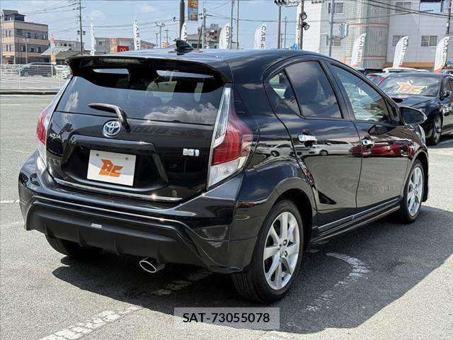 Toyota AQUA 2015-09 8313004-12