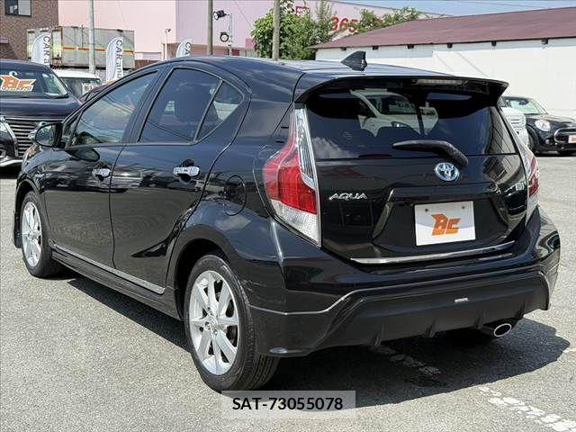 Toyota AQUA 2015-09 8313004-14