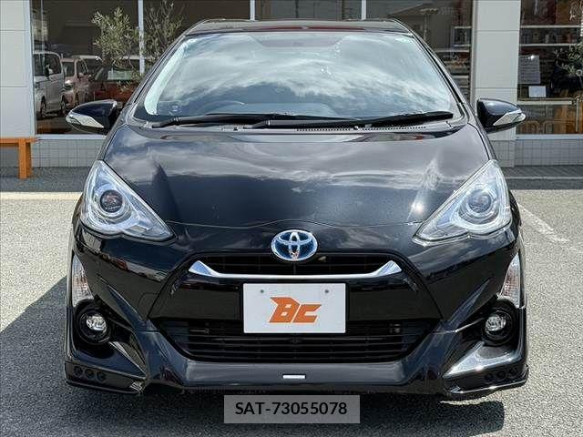 Toyota AQUA 2015-09 8313004-8