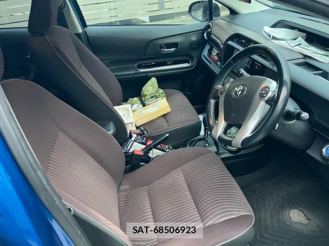 Toyota AQUA 2015-08 8313033-11