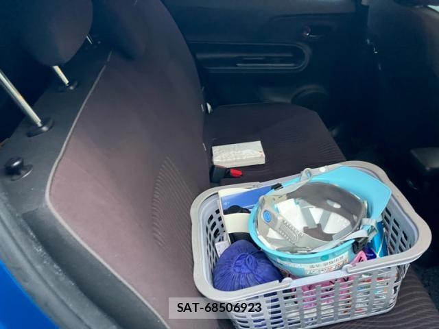 Toyota AQUA 2015-08 8313033-12