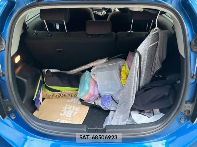 Toyota AQUA 2015-08 8313033-13