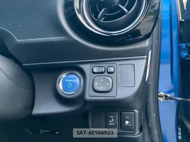 Toyota AQUA 2015-08 8313033-16
