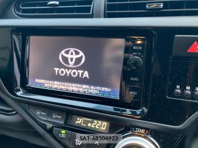 Toyota AQUA 2015-08 8313033-18