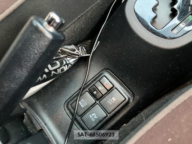 Toyota AQUA 2015-08 8313033-22