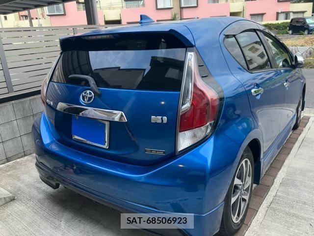 Toyota AQUA 2015-08 8313033-4