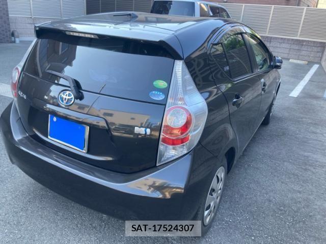 Toyota AQUA 2014-07 8313034-2