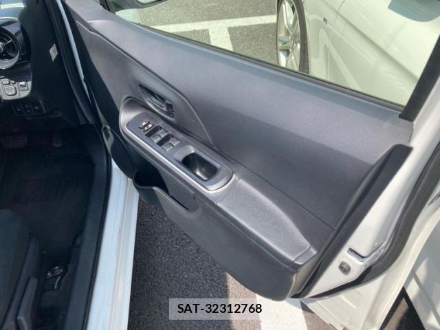 Toyota AQUA 2017-11 8312995-10