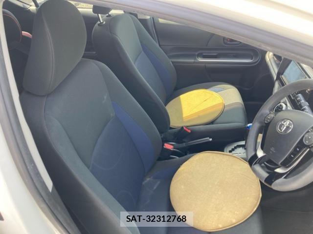 Toyota AQUA 2017-11 8312995-11