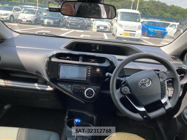 Toyota AQUA 2017-11 8312995-14