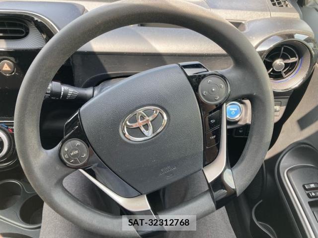Toyota AQUA 2017-11 8312995-15