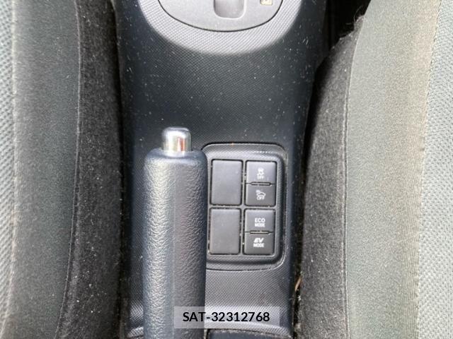 Toyota AQUA 2017-11 8312995-17