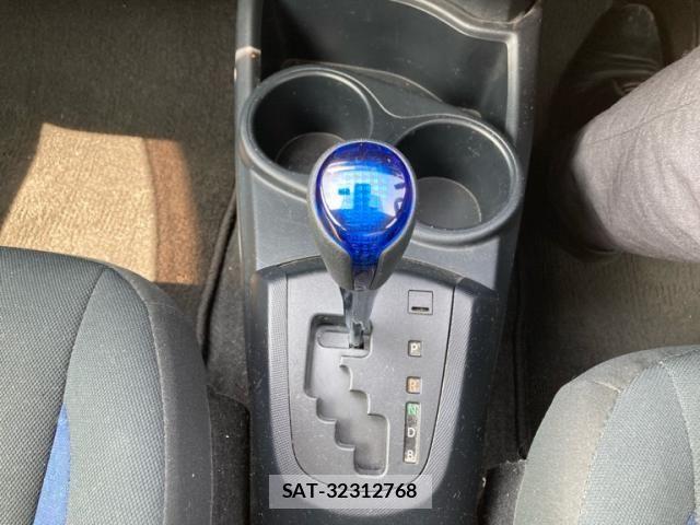Toyota AQUA 2017-11 8312995-18
