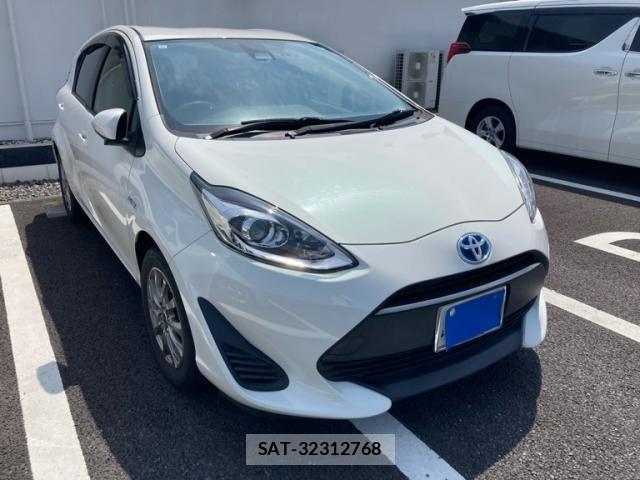 Toyota AQUA 2017-11 8312995-1