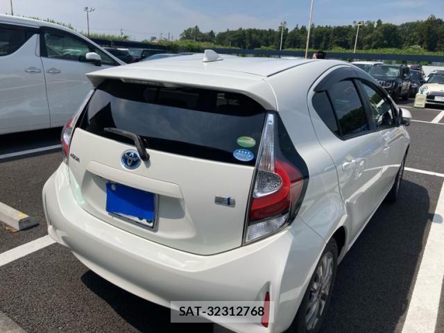 Toyota AQUA 2017-11 8312995-5