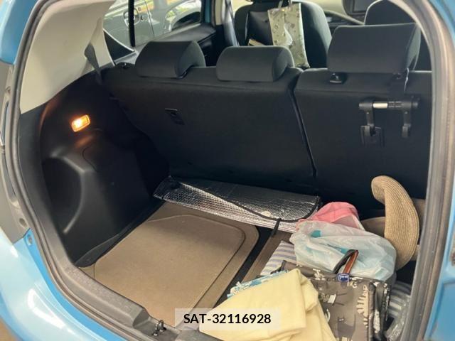 Toyota AQUA 2014-03 8313026-11