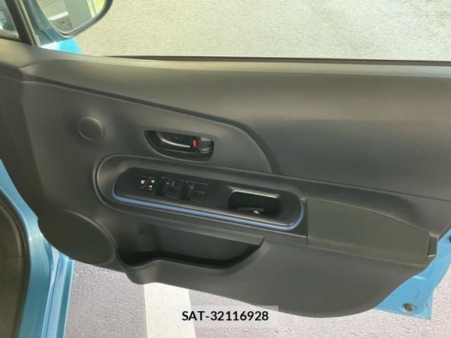Toyota AQUA 2014-03 8313026-13