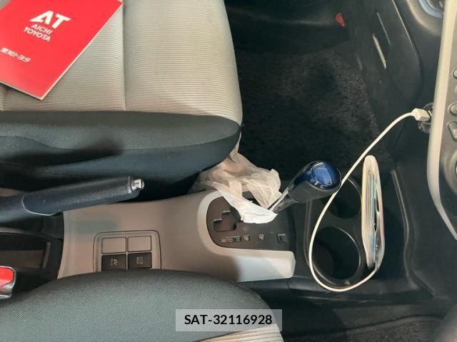 Toyota AQUA 2014-03 8313026-17