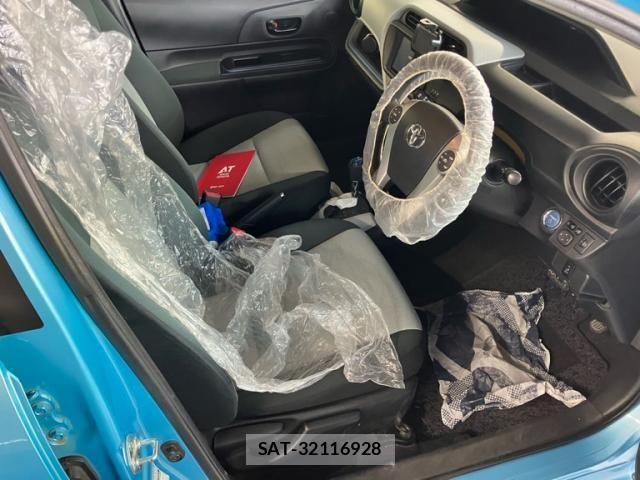 Toyota AQUA 2014-03 8313026-20