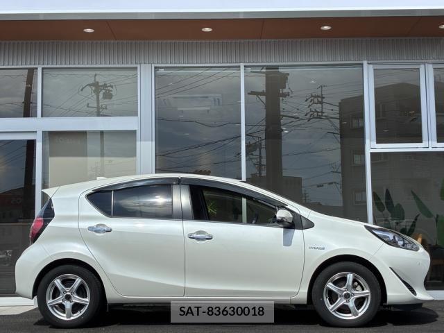 Toyota AQUA 2018-08 8312991-10