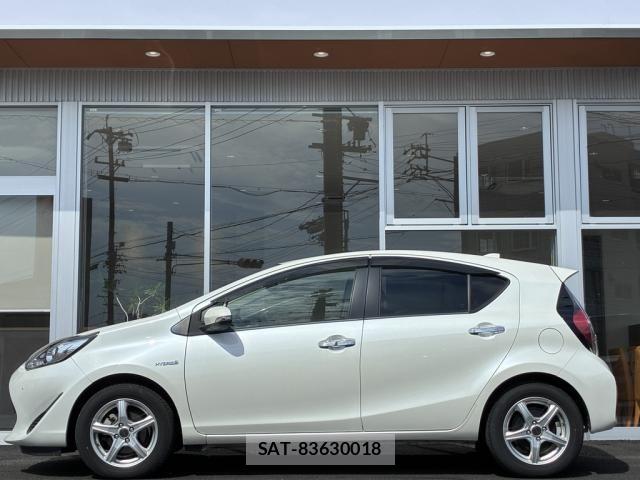 Toyota AQUA 2018-08 8312991-11