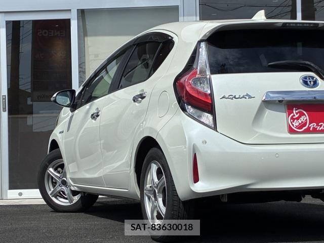 Toyota AQUA 2018-08 8312991-14