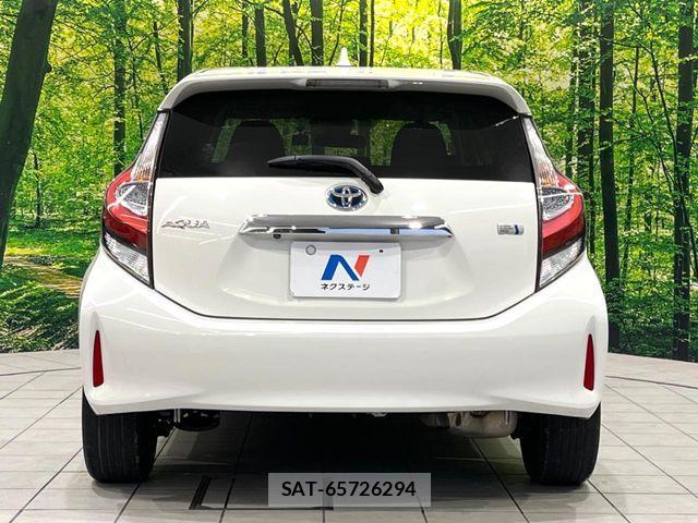 Toyota AQUA 2017-12 8312998-14