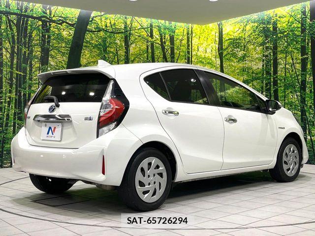 Toyota AQUA 2017-12 8312998-16