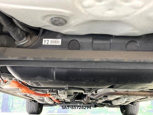 Toyota AQUA 2017-12 8312998-18