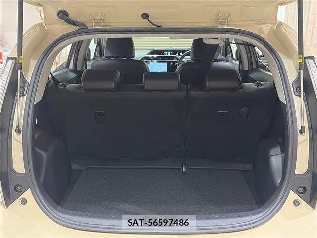 Toyota AQUA 2017-08 8312988-9