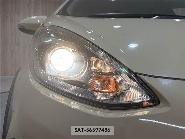 Toyota AQUA 2017-08 8312988-11
